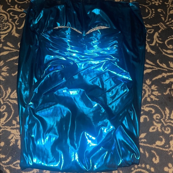 Fitted Beaded Metallic Mermaid Sparkly Slit Gown by Ladivine CD352 Size 4 - Picture 4 of 5